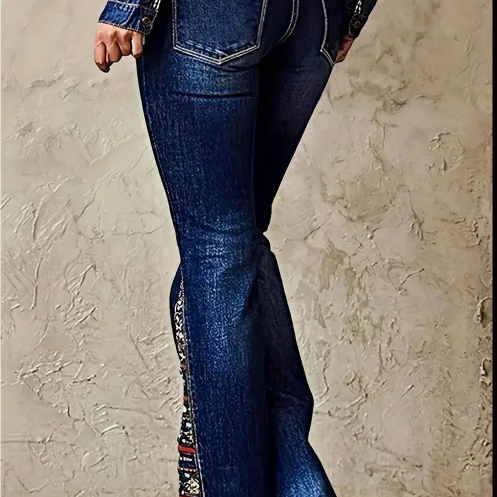Embroidered Blue Jeans size large - Picture 5 of 6